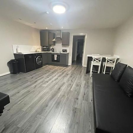 Hosted By Ryan - 2 Bedroom Apartment Liverpool Extérieur photo