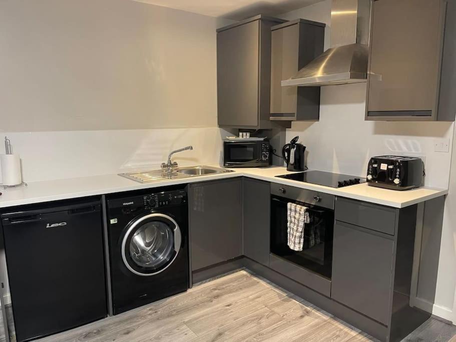 Hosted By Ryan - 2 Bedroom Apartment Liverpool Extérieur photo