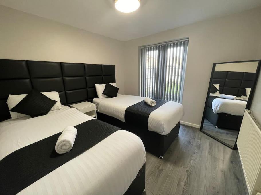 Hosted By Ryan - 2 Bedroom Apartment Liverpool Extérieur photo
